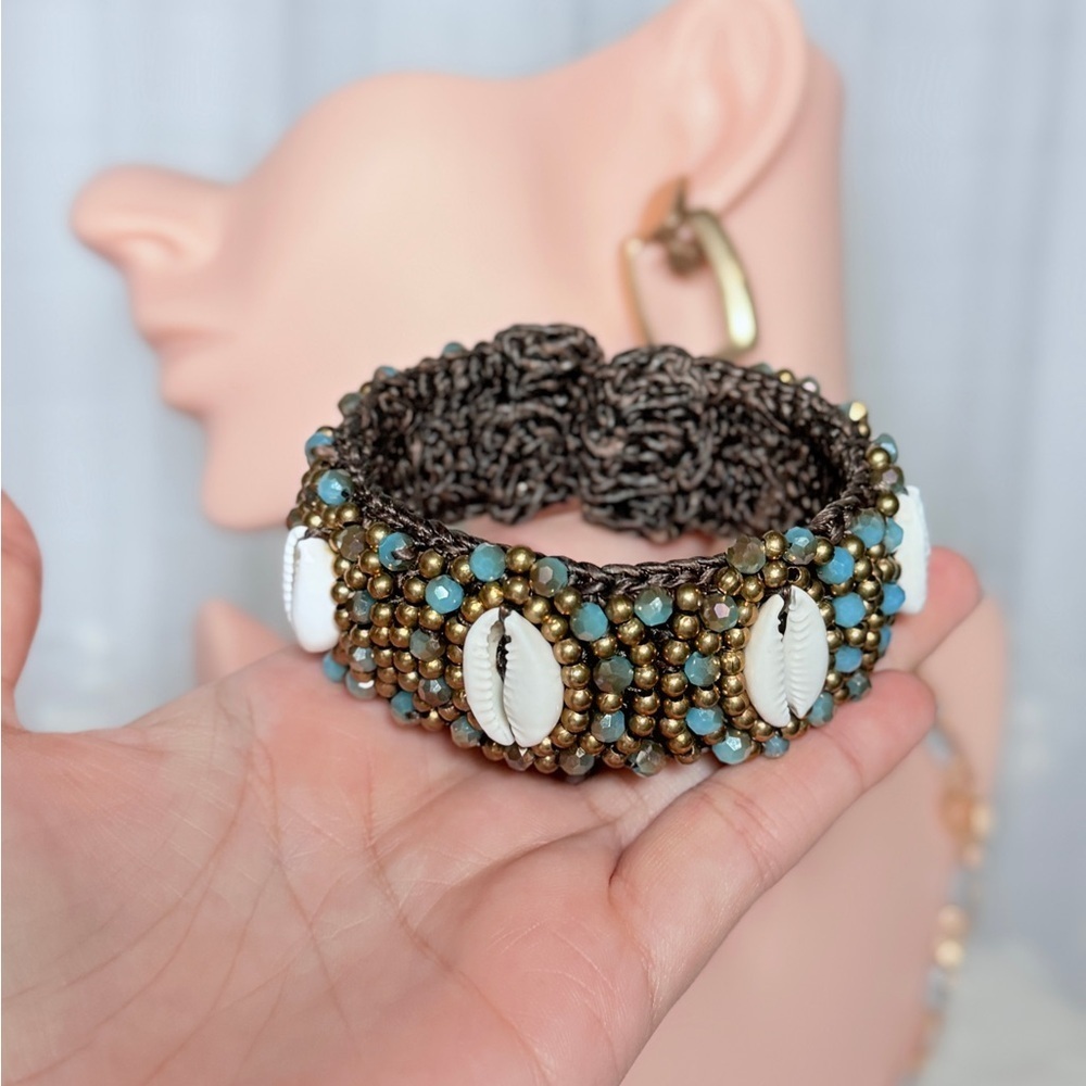 ⚜️ Handcrafted Beaded Bracelet with Shell Accents - Picture 5 of 11